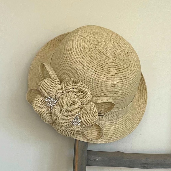 C.C EXCLUSIVE WOMEN HAT WITH FLOWER SUN BRIM HAT